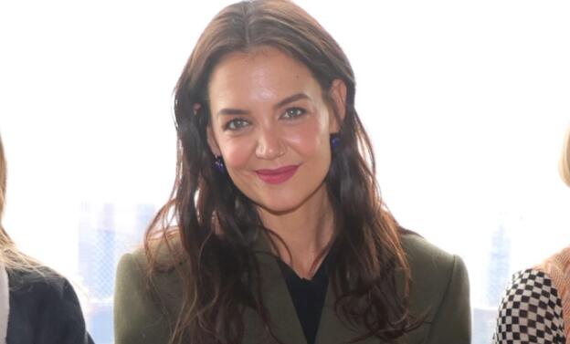 Katie Holmes Wore Her Go-To Boots with A Chic Olive Overcoat at Ulla Johnson’s Fall 2023 NYFW Show