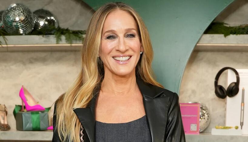 Sarah Jessica Parker’s Amazon Holiday Storefront Includes Cozy Koolaburra Slippers & Glitzy SJP Collection Heels