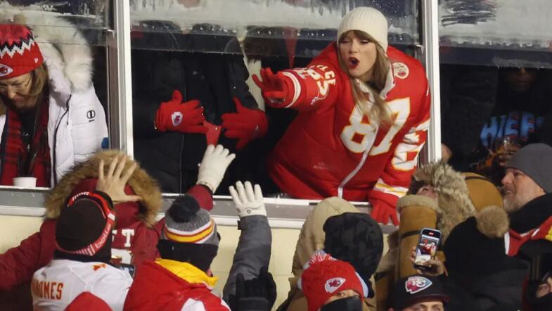 Taylor Swift: What Boots Was She Wearing at the Chiefs Game?