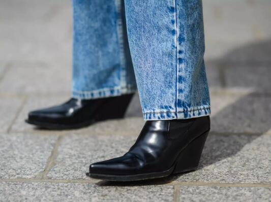 9 Ways to Style Jeans and Cowboy Boots